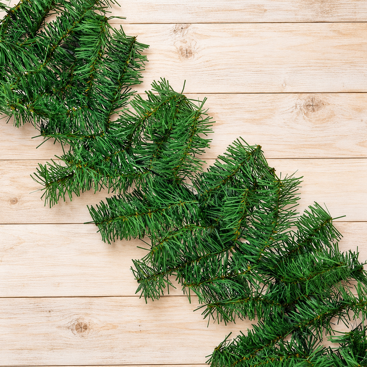 Evergreen Christmas Garland – 9 FT